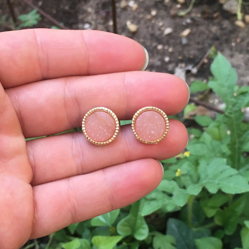 Restock!🌸 Druzy Quartz Stud Earrings!!!🌷 - Picture 2 of 4